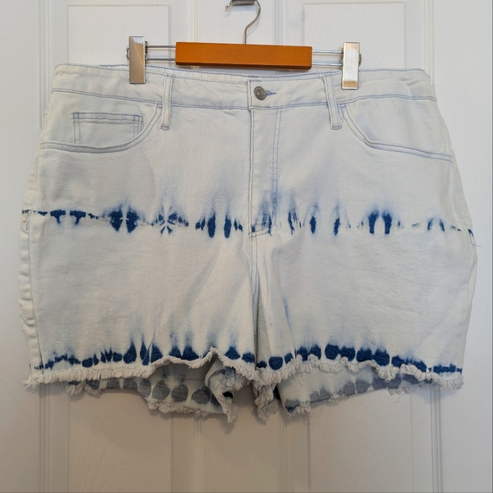 Ava & Viv Tie-Dye Shorts 18W